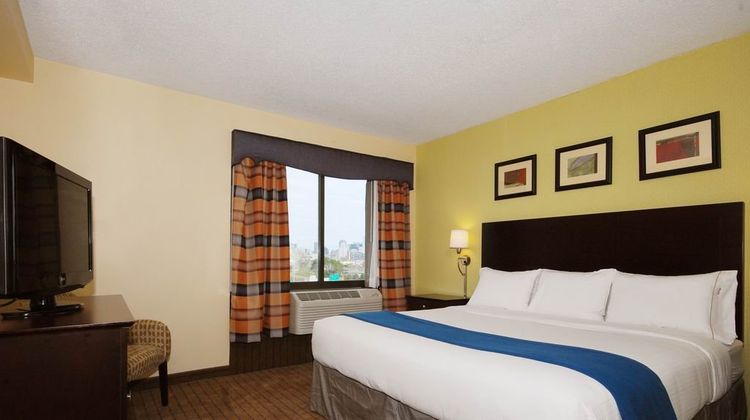 Holiday Inn Express Suite