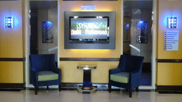 Holiday Inn Express & Suites Hinesville Lobby