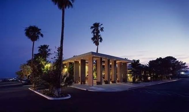 Desert Hot Springs Spa Hotel Exterior