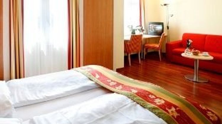 Hotel de la Paix Room