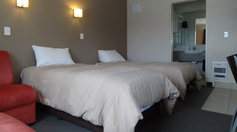 <b>Bella Vista Motel Fox Glacier Room</b>. Images powered by <a href="https://www.leonardoworldwide.com/" title="Leonardo Worldwide" target="_blank">Leonardo</a>.