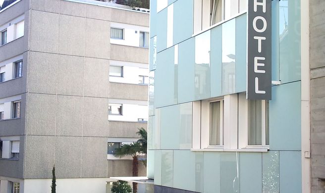 Bon Port Hotel Exterior