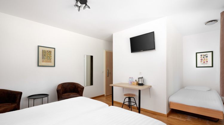 Bon Port Hotel Room