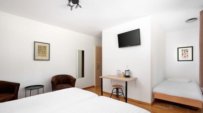 <b>Bon Port Hotel Room</b>. Images powered by <a href="https://www.leonardoworldwide.com/" title="Leonardo Worldwide" target="_blank">Leonardo</a>.