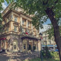 Royal Hotel