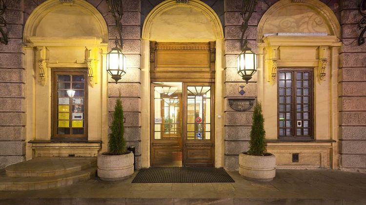 Royal Hotel Exterior