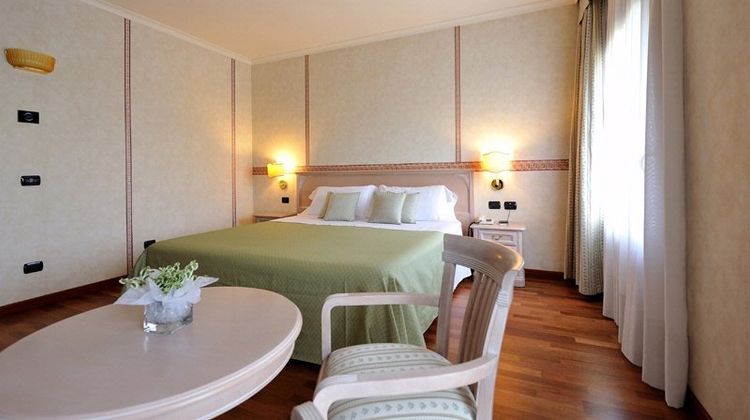 Hotel Roxy Plaza Room