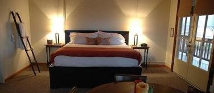Davenport Roadhouse Room