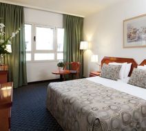 Montefiore Hotel Room