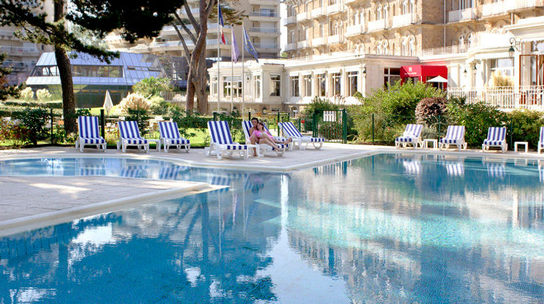 <b>Le Royal Thalasso Barriere Pool</b>. Images powered by <a href="https://www.leonardoworldwide.com/" title="Leonardo Worldwide" target="_blank">Leonardo</a>.