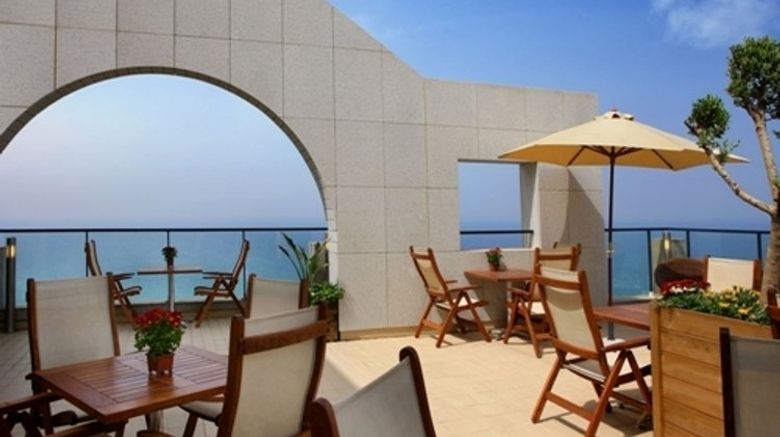 <b>Raouche Arjaan by Rotana Pool</b>. Images powered by <a href="https://www.leonardoworldwide.com/" title="Leonardo Worldwide" target="_blank">Leonardo</a>.