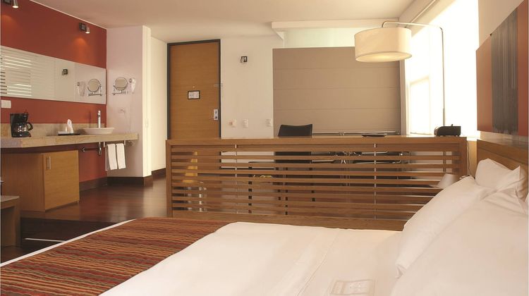 bh La Quinta Hotel Room