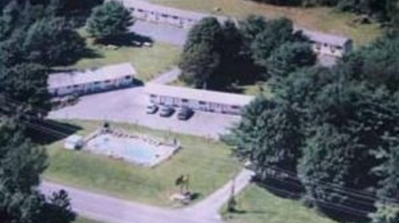 <b>Four Seasons Motel Exterior</b>. Images powered by <a href="https://www.leonardoworldwide.com/" title="Leonardo Worldwide" target="_blank">Leonardo</a>.