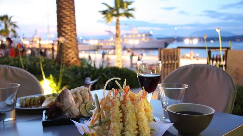 <b>Poseidonion Grand Hotel Restaurant</b>. Images powered by <a href="https://www.leonardoworldwide.com/" title="Leonardo Worldwide" target="_blank">Leonardo</a>.