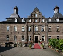 Schlosshotel Hugenpoet Exterior