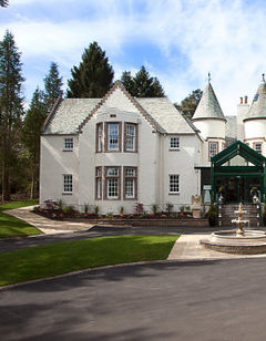 The Cairn Lodge & Hotel