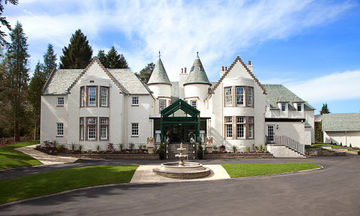 The Cairn Lodge & Hotel