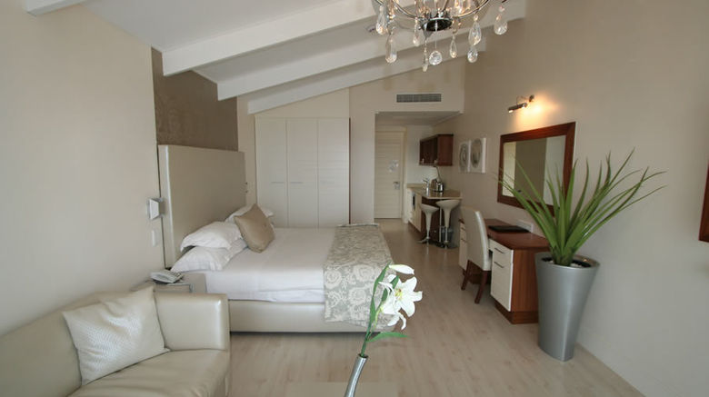<b>Harbour House Hotel Room</b>. Images powered by <a href="https://www.leonardoworldwide.com/" title="Leonardo Worldwide" target="_blank">Leonardo</a>.