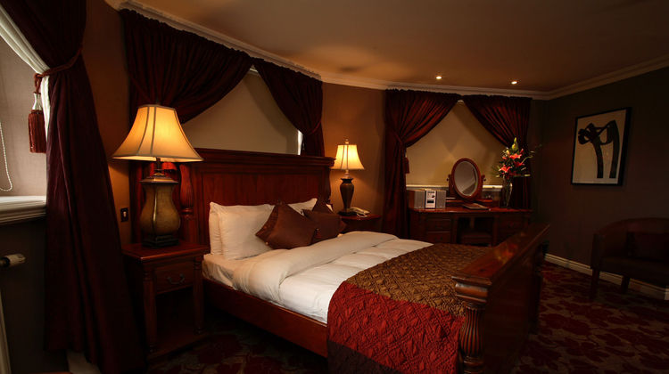 The Sir Thomas Hotel Room
