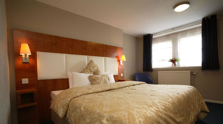 The Sir Thomas Hotel Room