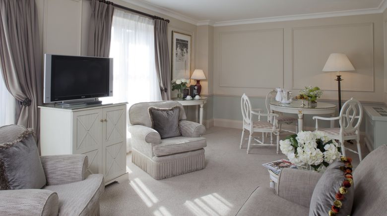 <b>Merrion Hotel Suite</b>. Images powered by <a href="https://www.leonardoworldwide.com/" title="Leonardo Worldwide" target="_blank">Leonardo</a>.