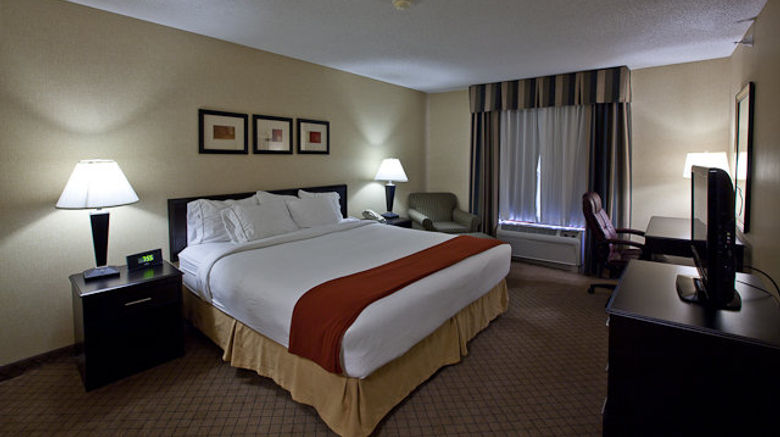 <b>Holiday Inn Express Hotel & Suites Room</b>. Images powered by <a href="https://www.leonardoworldwide.com/" title="Leonardo Worldwide" target="_blank">Leonardo</a>.