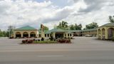 Golden Manor Inn & Suites Exterior