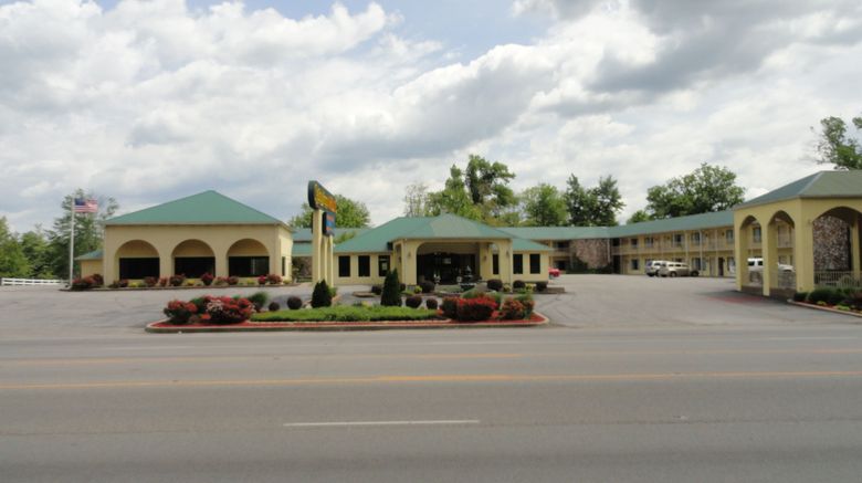 <b>Golden Manor Inn & Suites Exterior</b>. Images powered by <a href="https://www.leonardoworldwide.com/" title="Leonardo Worldwide" target="_blank">Leonardo</a>.