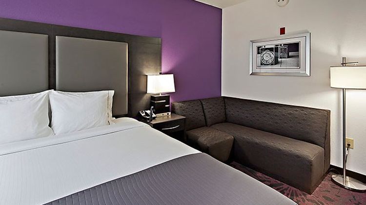 Holiday Inn Express & Suites Columbus Room