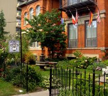 Victoria's Mansion Guest House Exterior