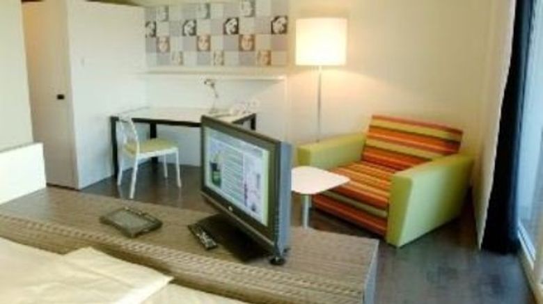 <b>Harry's Hotel Home Room</b>. Images powered by <a href="https://www.leonardoworldwide.com/" title="Leonardo Worldwide" target="_blank">Leonardo</a>.