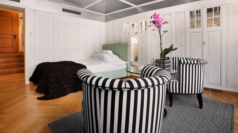 <b>Widder Hotel Room</b>. Images powered by <a href="https://www.leonardoworldwide.com/" title="Leonardo Worldwide" target="_blank">Leonardo</a>.