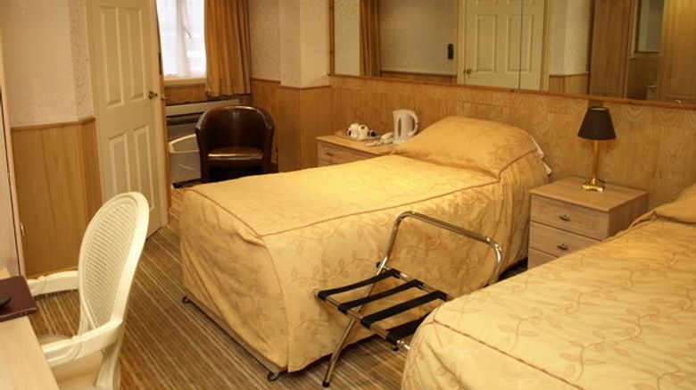 <b>Clifton Park Hotel Room</b>. Images powered by <a href="https://www.leonardoworldwide.com/" title="Leonardo Worldwide" target="_blank">Leonardo</a>.