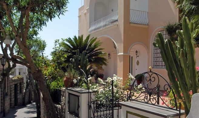 Sina Hotel Flora Exterior