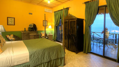 Villa Caletas