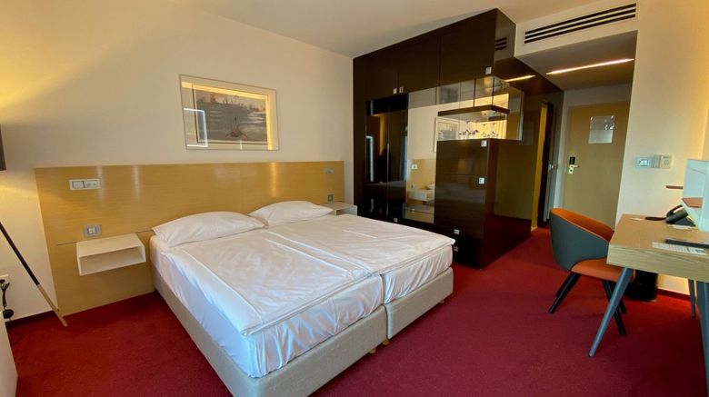 <b>Habakuk Hotel Room</b>. Images powered by <a href="https://www.leonardoworldwide.com/" title="Leonardo Worldwide" target="_blank">Leonardo</a>.
