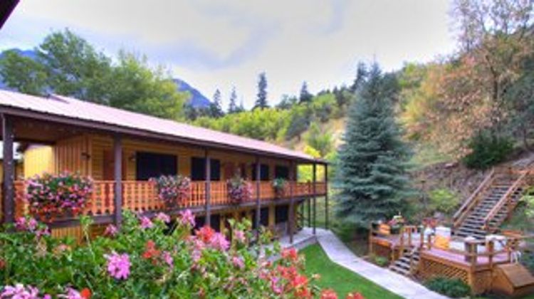 Box Canyon Lodge & Hot Springs Exterior