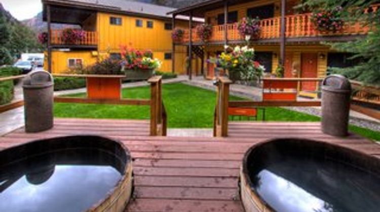 Box Canyon Lodge & Hot Springs Exterior