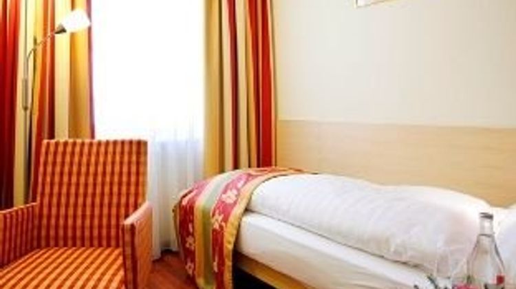 Hotel de la Paix Room