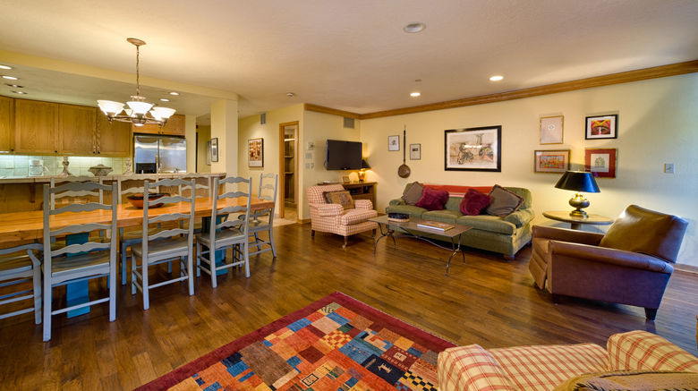 <b>Vail's Mountain Haus at the Covered Brdg Room</b>. Images powered by <a href="https://www.leonardoworldwide.com/" title="Leonardo Worldwide" target="_blank">Leonardo</a>.