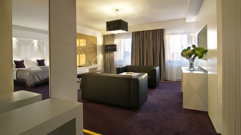 <b>Platinum Palace Hotel Room</b>. Images powered by <a href="https://www.leonardoworldwide.com/" title="Leonardo Worldwide" target="_blank">Leonardo</a>.