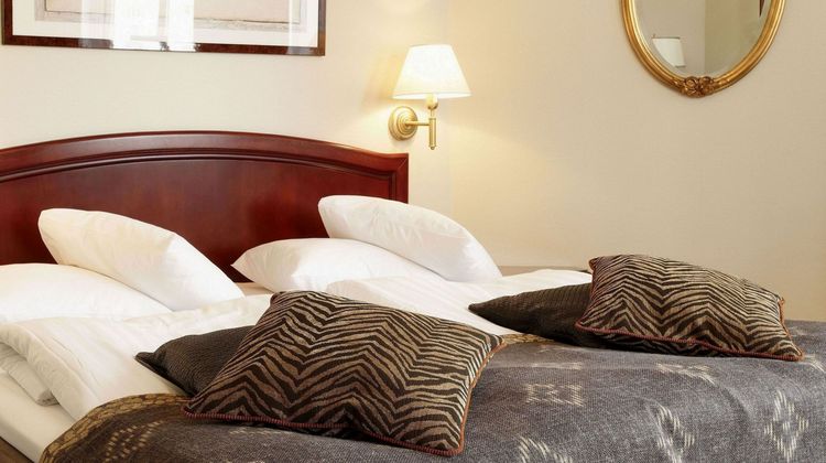 Royal Hotel Room