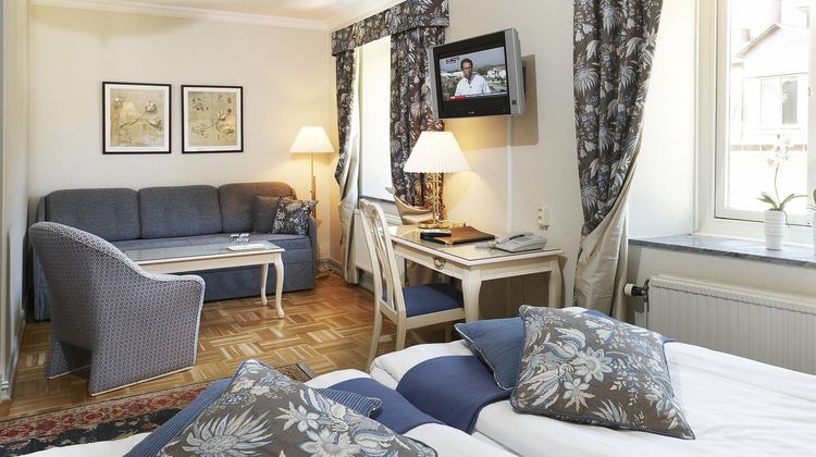 Royal Hotel Room
