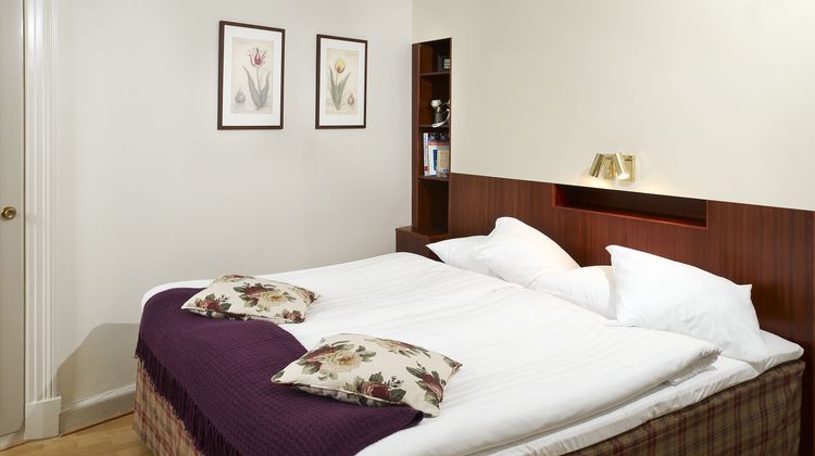 Royal Hotel Room