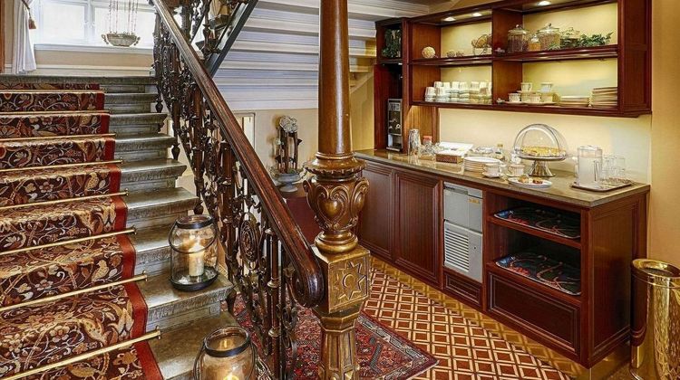 Royal Hotel Lobby