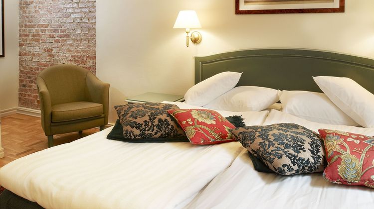 Royal Hotel Room