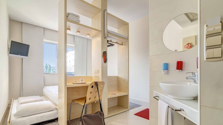 <b>Hello Hotels Room</b>. Images powered by <a href="https://www.leonardoworldwide.com/" title="Leonardo Worldwide" target="_blank">Leonardo</a>.