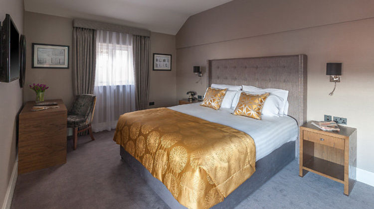 Bishop's Gate Hotel Suite