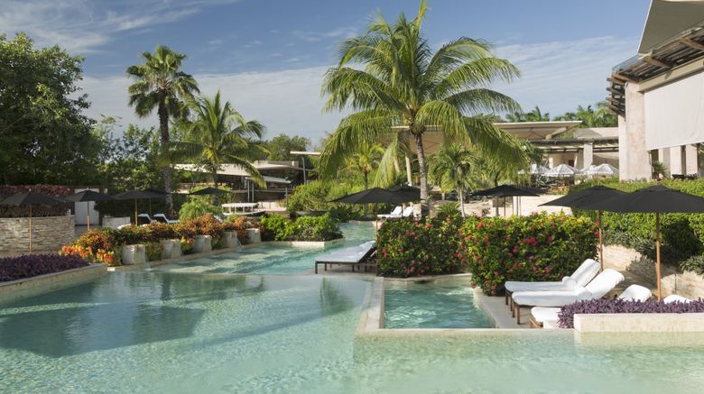 <b>Rosewood Mayakoba Pool</b>. Images powered by <a href="https://www.leonardoworldwide.com/" title="Leonardo Worldwide" target="_blank">Leonardo</a>.