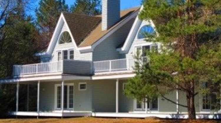 Spruce Point Inn Resort Exterior